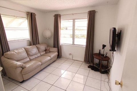 House in Deerfield Beach, Florida 2 bedrooms, 89.19 sq.m. № 1155943 - photo 16