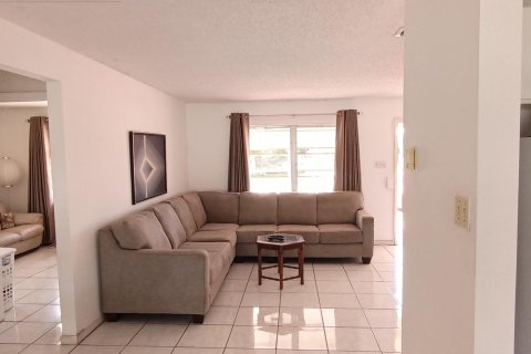 House in Deerfield Beach, Florida 2 bedrooms, 89.19 sq.m. № 1155943 - photo 26