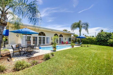 Villa ou maison à vendre à Lighthouse Point, Floride: 3 chambres, 186.92 m2 № 876579 - photo 2