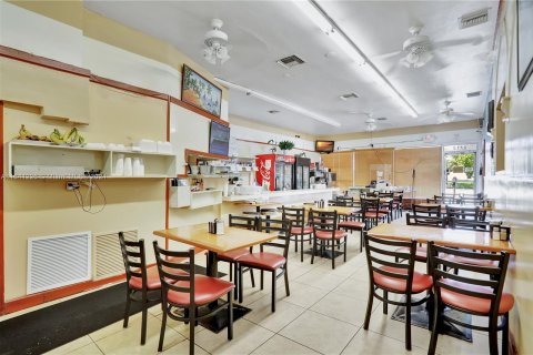 Propiedad comercial en venta en Fort Lauderdale, Florida № 1320637 - foto 8