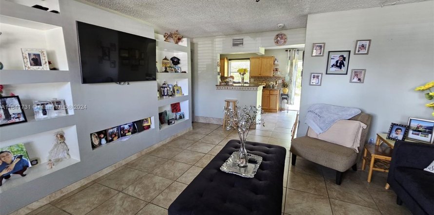 Condo in North Lauderdale, Florida, 2 bedrooms  № 1320656