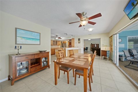 Villa ou maison à vendre à Port Charlotte, Floride: 3 chambres, 232.63 m2 № 1110946 - photo 9