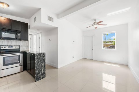 Casa en venta en Pompano Beach, Florida, 4 dormitorios № 1376017 - foto 10