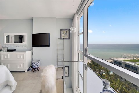 Condo in Miami Beach, Florida, 2 bedrooms  № 1413714 - photo 15