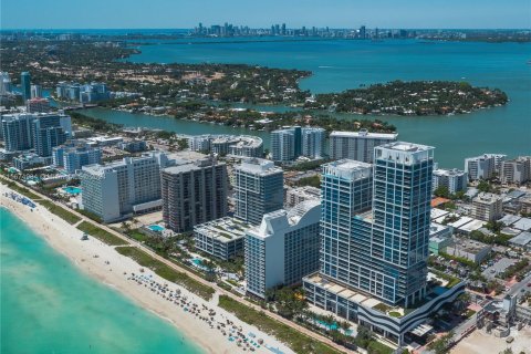 Condo in Miami Beach, Florida, 2 bedrooms  № 1413714 - photo 1