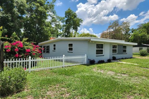 House in Zephyrhills, Florida 3 bedrooms, 92.53 sq.m. № 1273840 - photo 1