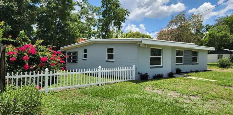 House in Zephyrhills, Florida 3 bedrooms, 92.53 sq.m. № 1273840