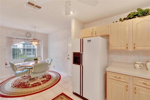 Condo in Sun City Center, Florida, 2 bedrooms  № 1273839 - photo 13