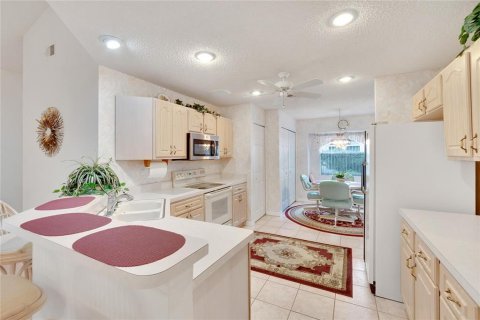 Condo in Sun City Center, Florida, 2 bedrooms  № 1273839 - photo 11