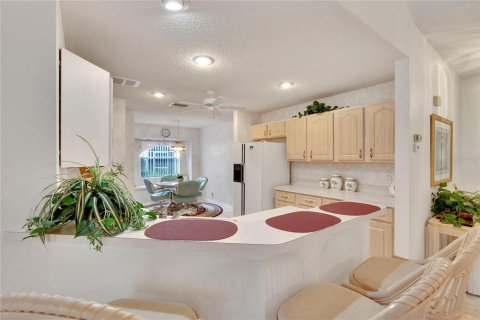 Condo in Sun City Center, Florida, 2 bedrooms  № 1273839 - photo 12