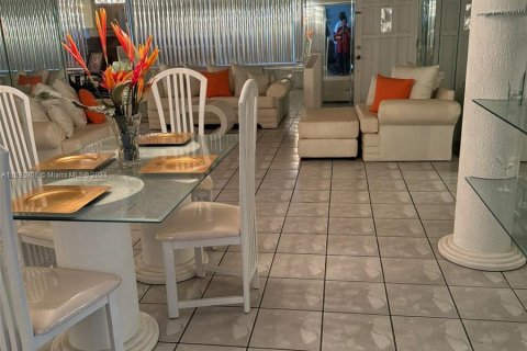 Casa en venta en Miami Gardens, Florida, 3 dormitorios № 1272201 - foto 12