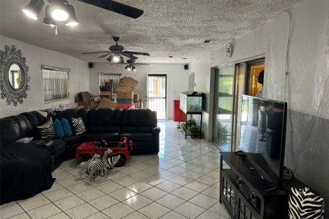 Villa ou maison à vendre à Miami Gardens, Floride: 3 chambres № 1272201 - photo 6