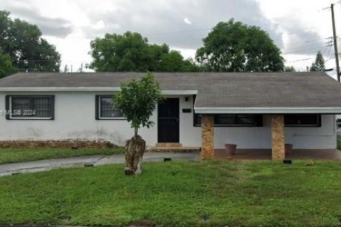 Casa en venta en Miami Gardens, Florida, 3 dormitorios № 1272201 - foto 1