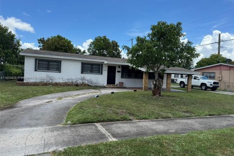 Villa ou maison à vendre à Miami Gardens, Floride: 3 chambres № 1272201 - photo 2