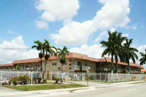 Купить кондоминиум в Майами-Гарденс, Флорида 41.81м2, № 171615 - фото 1