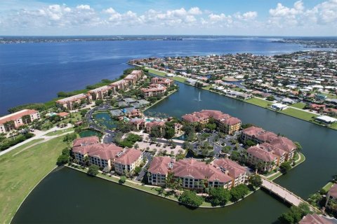 Copropriété à vendre à Punta Gorda, Floride: 2 chambres, 137.96 m2 № 498487 - photo 1