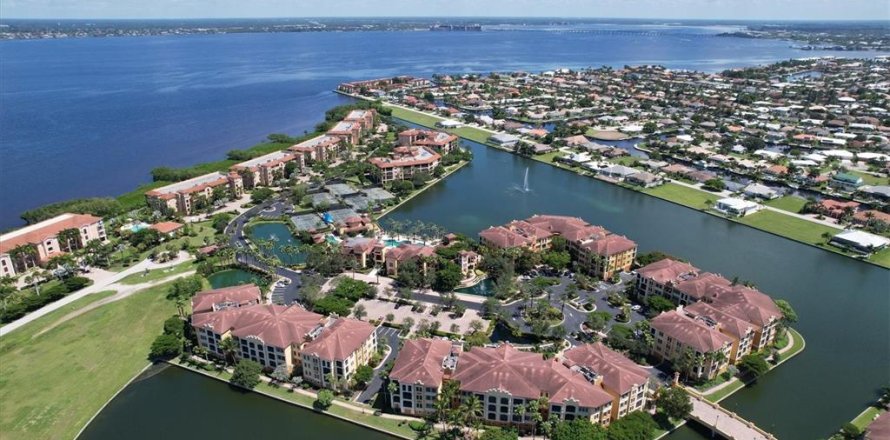 Condo in Punta Gorda, Florida, 2 bedrooms  № 498487