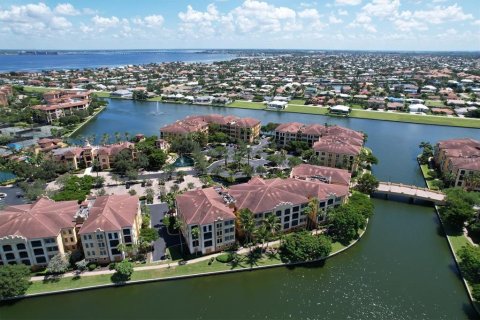 Copropriété à vendre à Punta Gorda, Floride: 2 chambres, 137.96 m2 № 498487 - photo 3