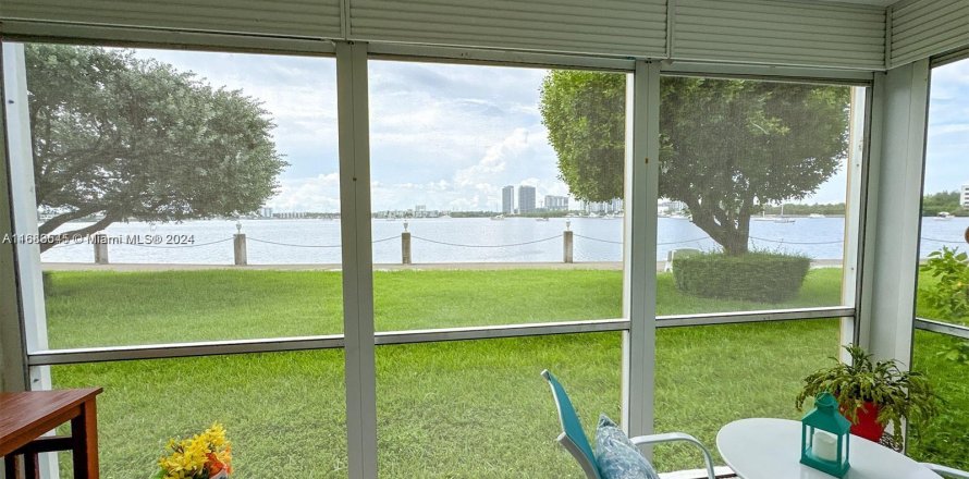 Condo in Aventura, Florida, 1 bedroom  № 1424063