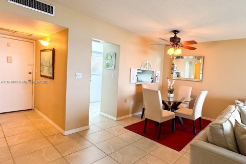 Condo in Aventura, Florida, 1 bedroom  № 1424063 - photo 4