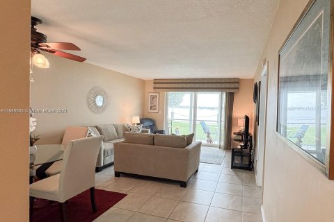 Condo in Aventura, Florida, 1 bedroom  № 1424063 - photo 5