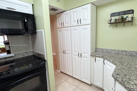 Condo in Aventura, Florida, 1 bedroom  № 1424063 - photo 9