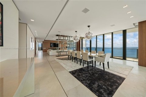 Condominio en venta en Sunny Isles Beach, Florida, 4 dormitorios, 463.77 m2 № 77598 - foto 10