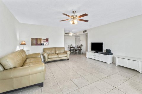 Copropriété à vendre à Royal Palm Beach, Floride: 1 chambre, 65.03 m2 № 1092837 - photo 16