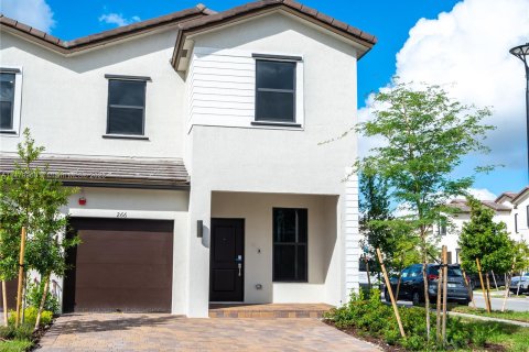 Townhouse in Pembroke Pines, Florida 4 bedrooms, 174.93 sq.m. № 818680 - photo 1