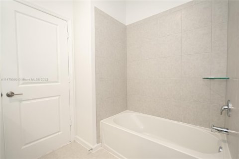 Townhouse in Pembroke Pines, Florida 4 bedrooms, 174.93 sq.m. № 818680 - photo 30