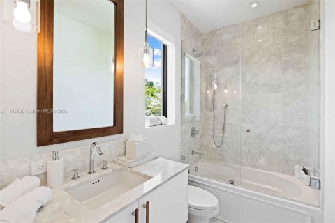 Casa en venta en Miami Beach, Florida, 4 dormitorios, 316.8 m2 № 873463 - foto 17