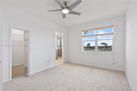 Adosado en venta en Miami, Florida, 3 dormitorios, 165.09 m2 № 1427984 - foto 19