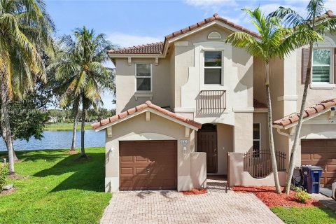 Adosado en venta en Miami, Florida, 3 dormitorios, 165.09 m2 № 1427984 - foto 2