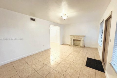 Casa en venta en Miami Springs, Florida, 3 dormitorios, 182 m2 № 1006630 - foto 5