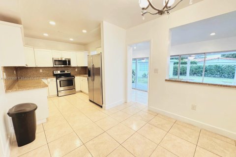 Casa en venta en Miami Springs, Florida, 3 dormitorios, 182 m2 № 1006630 - foto 6