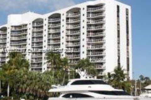 Condominio en venta en Aventura, Florida, 3 dormitorios, 130.62 m2 № 1391766 - foto 2