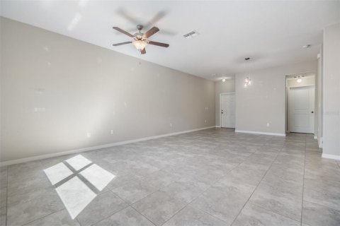 Adosado en venta en Land O' Lakes, Florida, 4 dormitorios, 185.8 m2 № 1414590 - foto 5