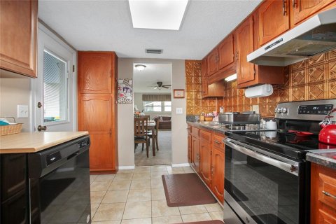 Condo in DeLand, Florida, 2 bedrooms  № 1434577 - photo 9