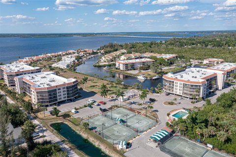 Copropriété à vendre à Punta Gorda, Floride: 2 chambres, 106.56 m2 № 1243523 - photo 4