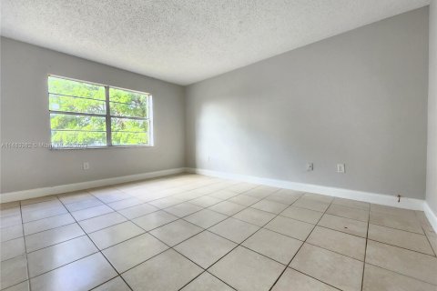 Condo in Deerfield Beach, Florida, 2 bedrooms  № 827423 - photo 18