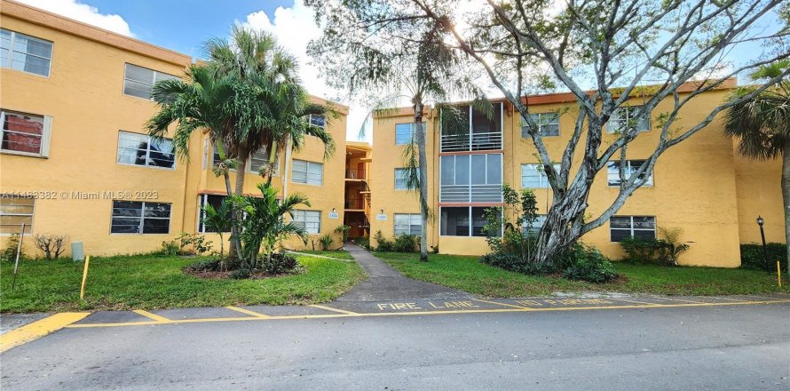 Condominio en Deerfield Beach, Florida, 2 dormitorios  № 827423