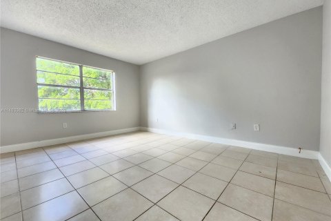 Condo in Deerfield Beach, Florida, 2 bedrooms  № 827423 - photo 17