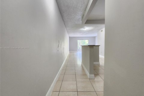 Condo in Deerfield Beach, Florida, 2 bedrooms  № 827423 - photo 2