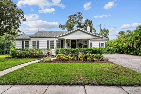 House in Tampa, Florida 3 bedrooms, 174.75 sq.m. № 1390826 - photo 1