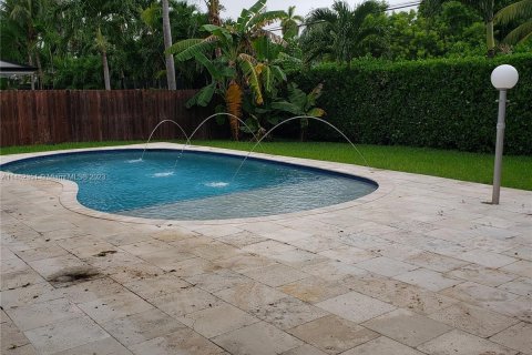 Villa ou maison à vendre à North Miami Beach, Floride: 4 chambres, 176.51 m2 № 747613 - photo 1