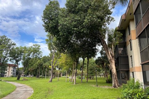 Copropriété à vendre à Lauderhill, Floride: 2 chambres, 119.84 m2 № 1327717 - photo 29