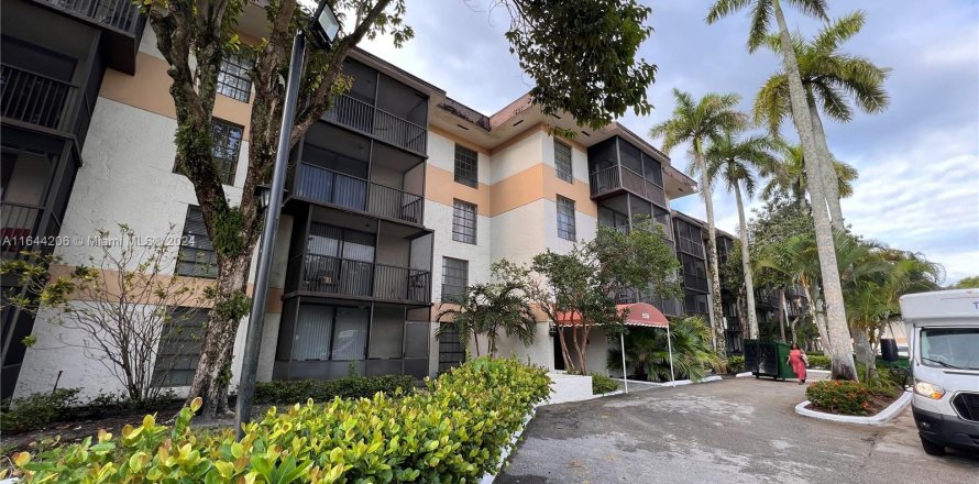 Condo in Lauderhill, Florida, 2 bedrooms  № 1327717