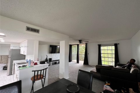 Copropriété à vendre à Lauderhill, Floride: 2 chambres, 119.84 m2 № 1327717 - photo 6