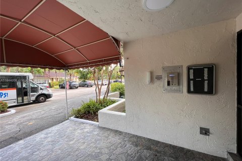 Condo in Lauderhill, Florida, 2 bedrooms  № 1327717 - photo 26