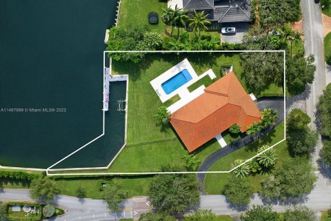 Casa en venta en Coral Gables, Florida, 4 dormitorios, 277.5 m2 № 827485 - foto 1